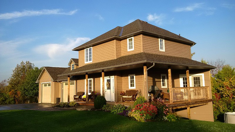 Vinyl siding under the tree will transform your home